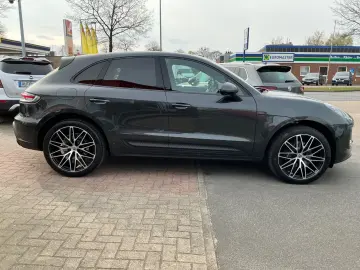 PORSCHE Macan Basis AHK Panorama Kamera Luftfederung Nav
