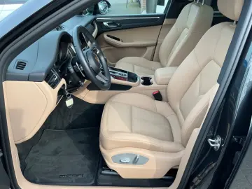 PORSCHE Macan Basis AHK Panorama Kamera Luftfederung Nav