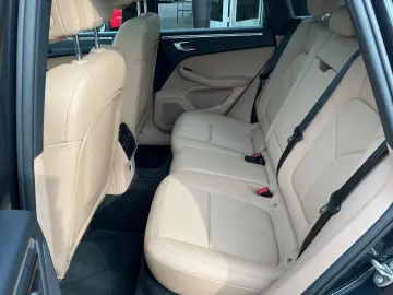 PORSCHE Macan Basis AHK Panorama Kamera Luftfederung Nav