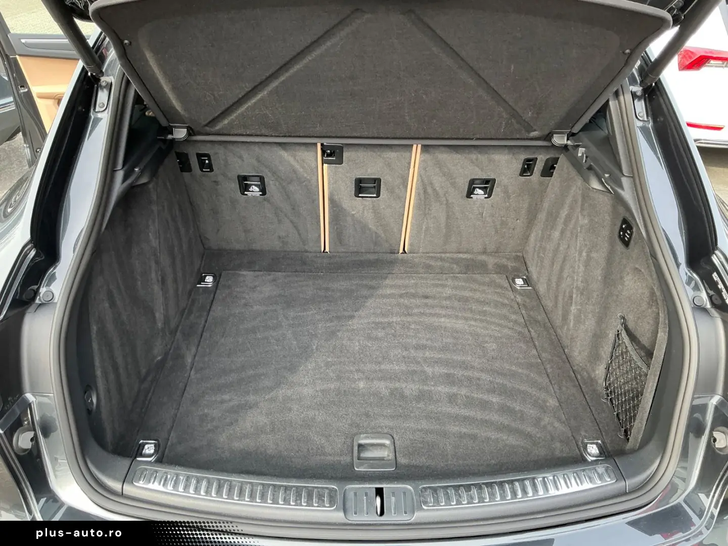 PORSCHE Macan Basis AHK Panorama Kamera Luftfederung Nav