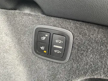 PORSCHE Macan Basis AHK Panorama Kamera Luftfederung Nav