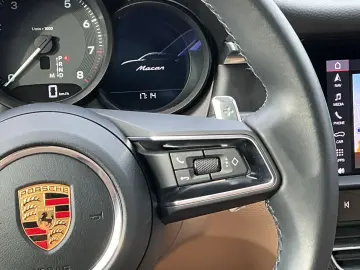 PORSCHE Macan Basis AHK Panorama Kamera Luftfederung Nav