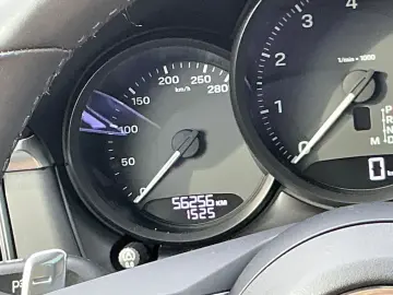 PORSCHE Macan Basis AHK Panorama Kamera Luftfederung Nav