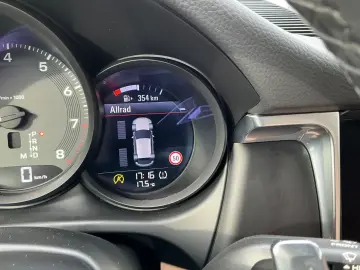 PORSCHE Macan Basis AHK Panorama Kamera Luftfederung Nav