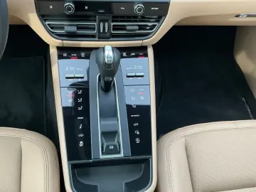 PORSCHE Macan Basis AHK Panorama Kamera Luftfederung Nav