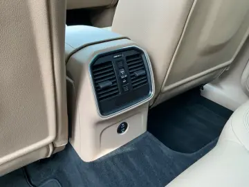 PORSCHE Macan Basis AHK Panorama Kamera Luftfederung Nav