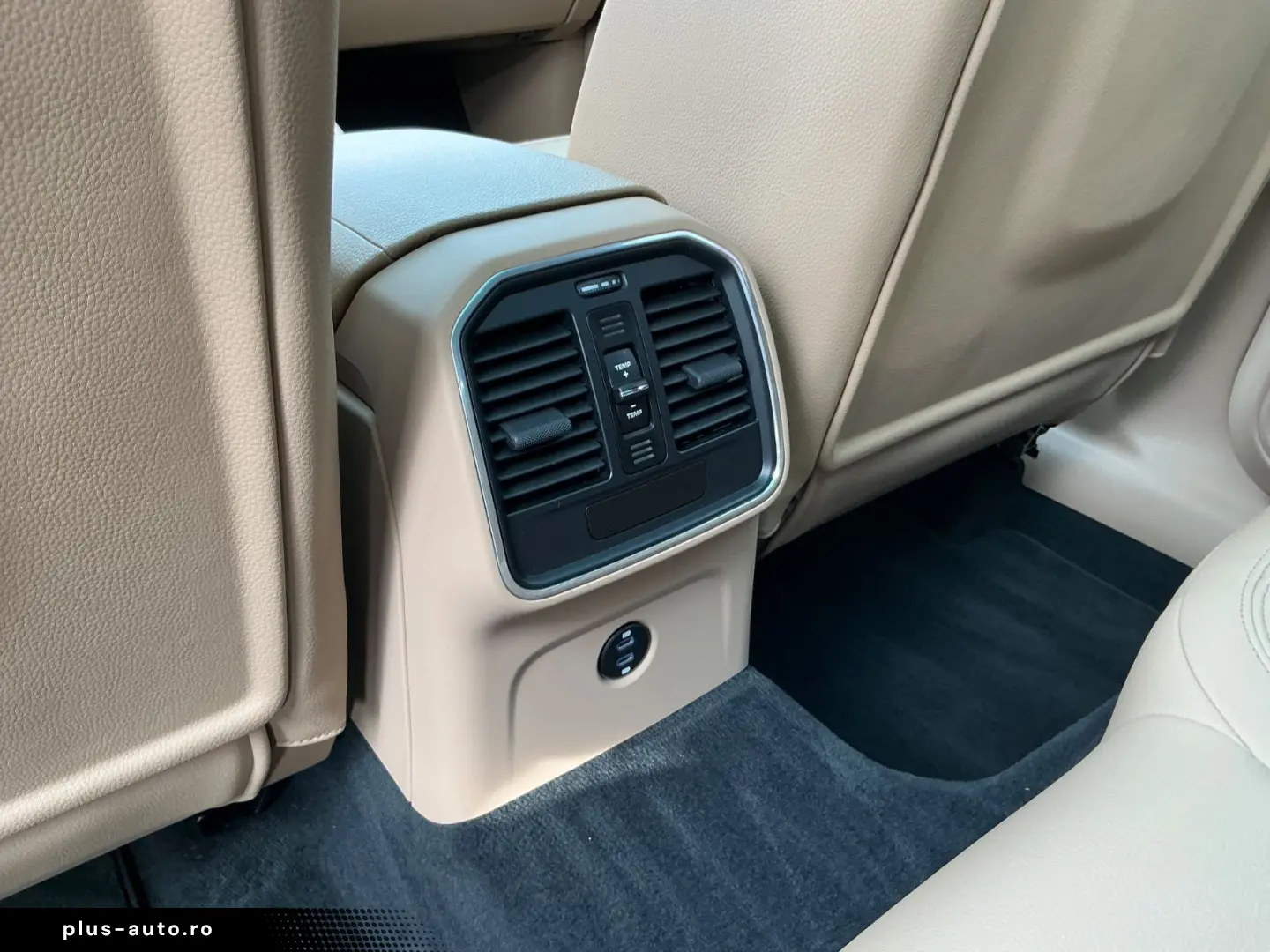 PORSCHE Macan Basis AHK Panorama Kamera Luftfederung Nav