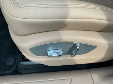 PORSCHE Macan Basis AHK Panorama Kamera Luftfederung Nav