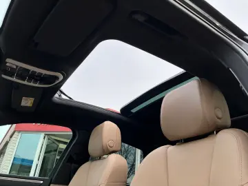 PORSCHE Macan Basis AHK Panorama Kamera Luftfederung Nav