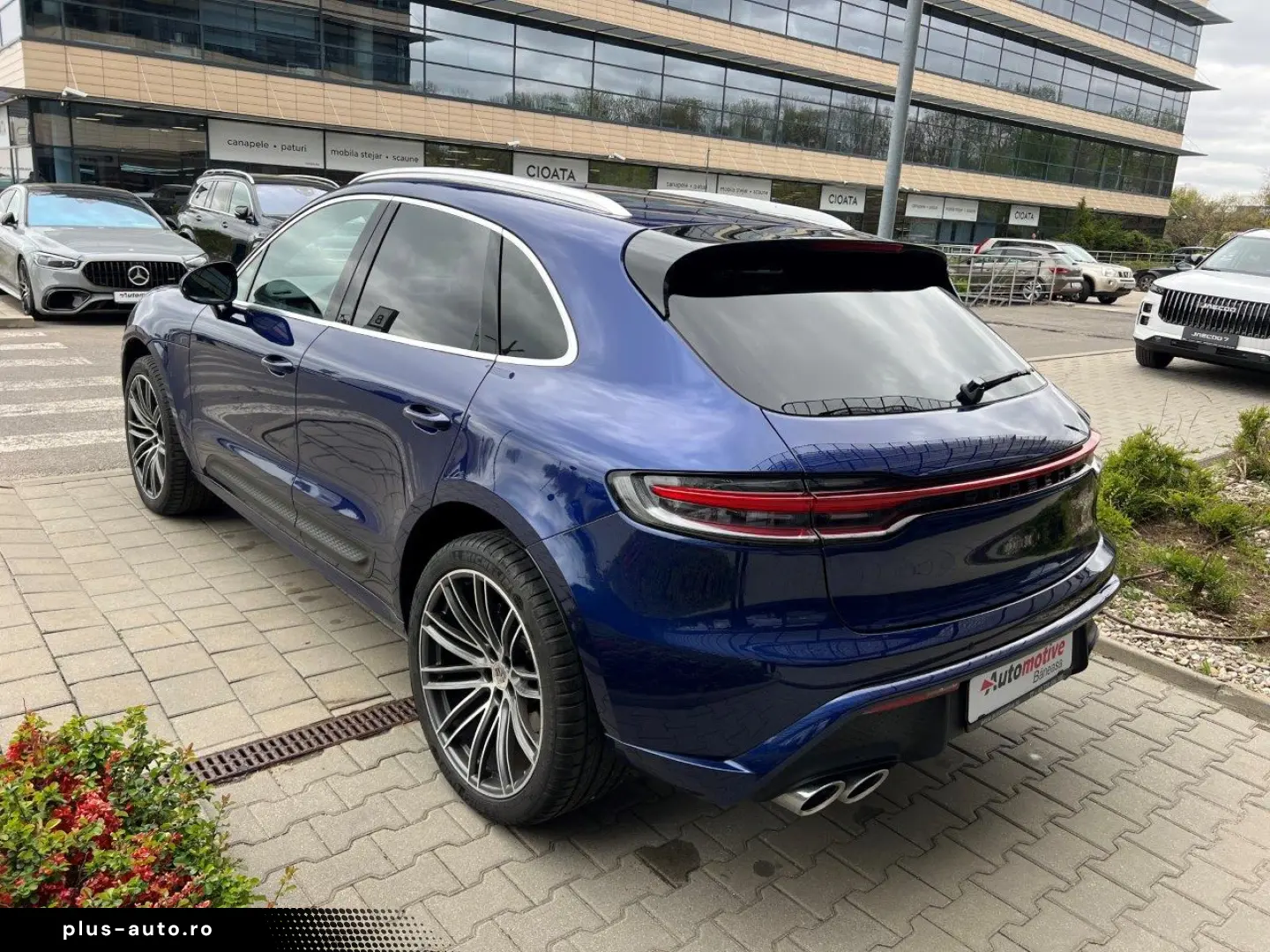 PORSCHE MACAN