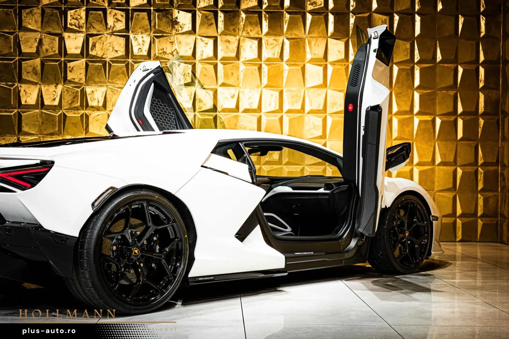 Lamborghini Revuelto