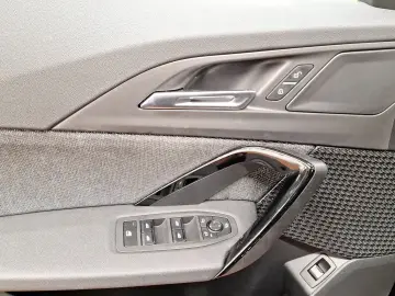 BMW X1 sDrive20d AHK Kamera Sportsitze LED Alarm