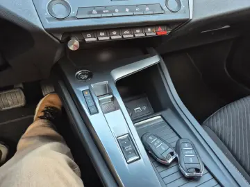 PEUGEOT 308 SW 1.6    PHEV HYBRID    e-EAT8    77.434 KM