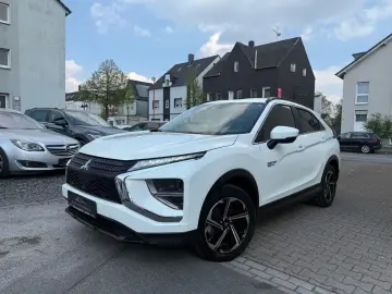 MITSUBISHI Eclipse Cross Hybrid 4WD Kamera LED AHK