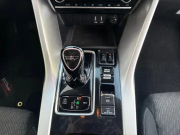 MITSUBISHI Eclipse Cross Hybrid 4WD Kamera LED AHK