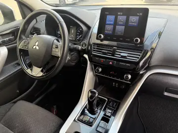 MITSUBISHI Eclipse Cross Hybrid 4WD Kamera LED AHK