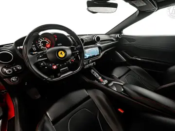 FERRARI Portofino V8 600hk Magneride Carbon Fiber