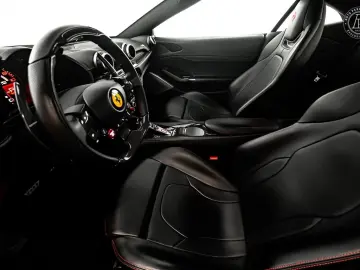 FERRARI Portofino V8 600hk Magneride Carbon Fiber