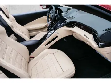 FERRARI Roma Spider  Matrix-LED JBL P.Display ACC