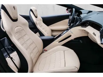 FERRARI Roma Spider  Matrix-LED JBL P.Display ACC