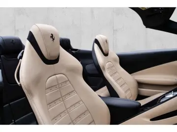 FERRARI Roma Spider  Matrix-LED JBL P.Display ACC