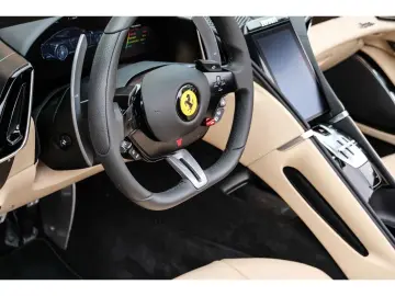 FERRARI Roma Spider  Matrix-LED JBL P.Display ACC