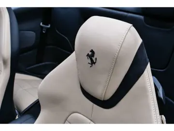 FERRARI Roma Spider  Matrix-LED JBL P.Display ACC