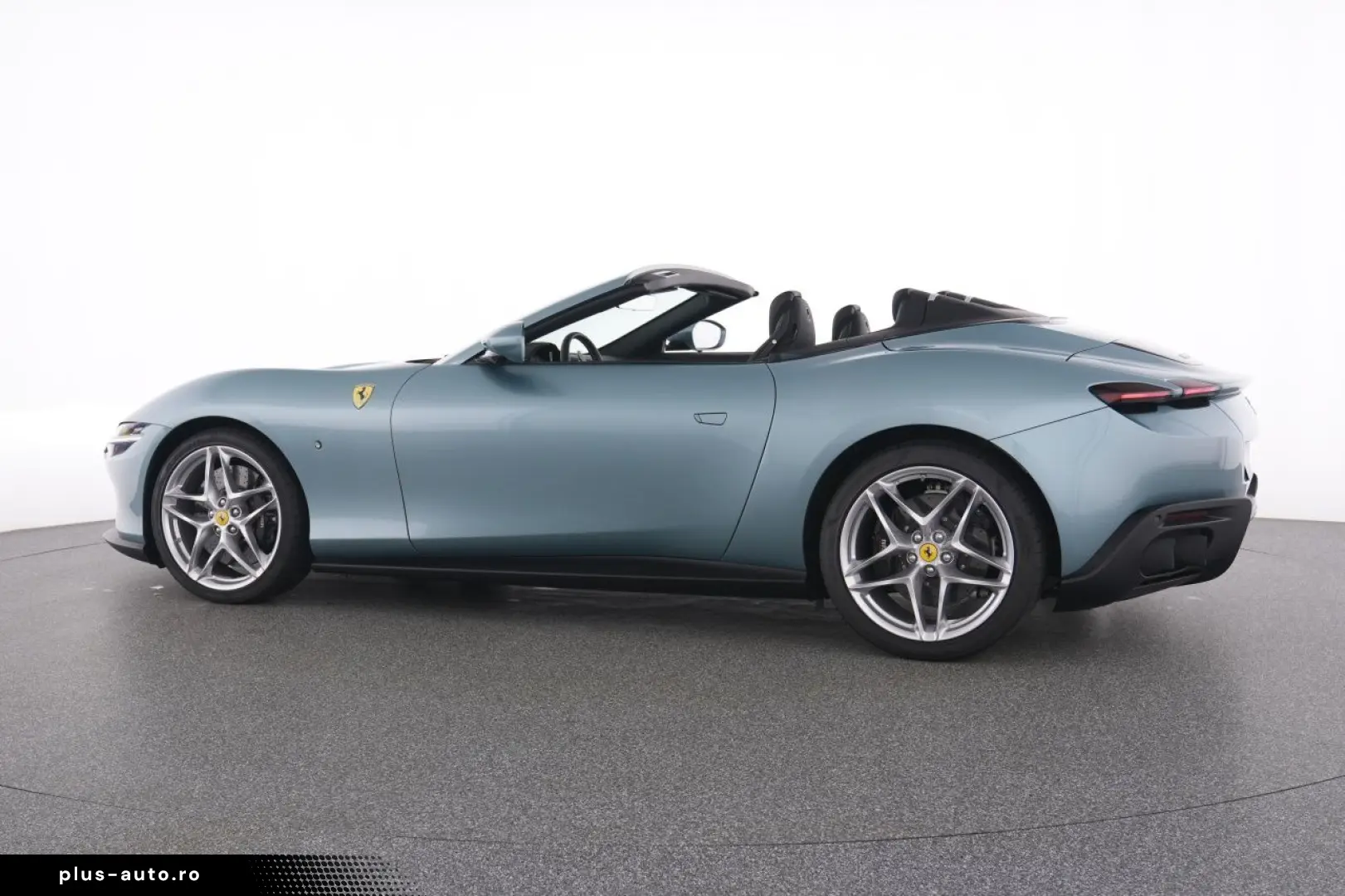 FERRARI Roma Spider Special Color Celleste Trevi