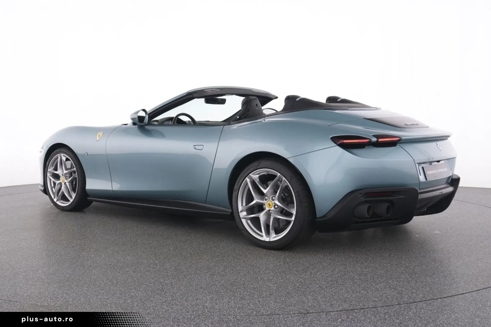 FERRARI Roma Spider Special Color Celleste Trevi