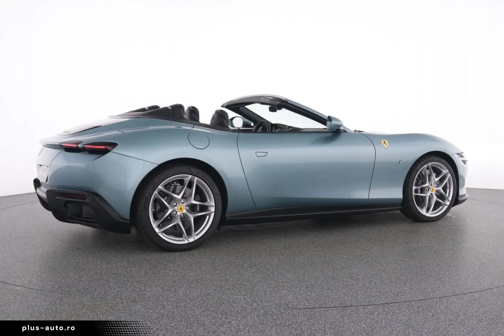 FERRARI Roma Spider Special Color Celleste Trevi