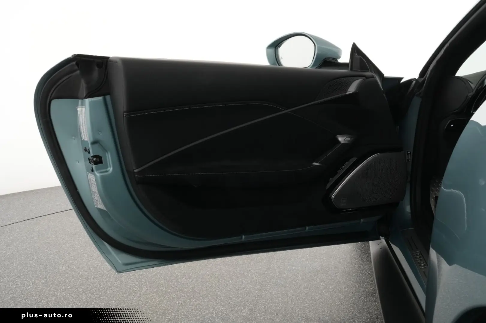 FERRARI Roma Spider Special Color Celleste Trevi