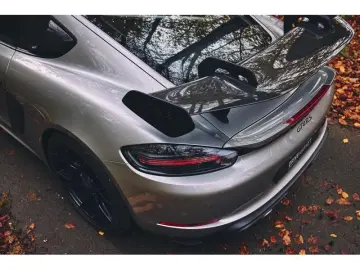 Porsche Cayman GT4 RS Weissach