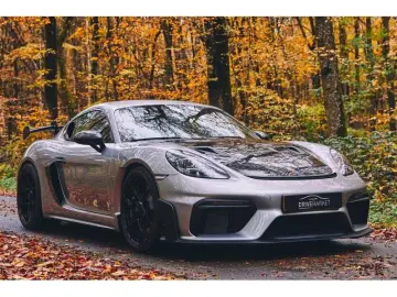 Porsche Cayman GT4 RS Weissach
