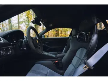 Porsche Cayman GT4 RS Weissach