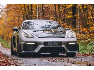 Porsche Cayman GT4 RS Weissach