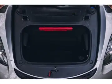 Porsche Cayman GT4 RS Weissach