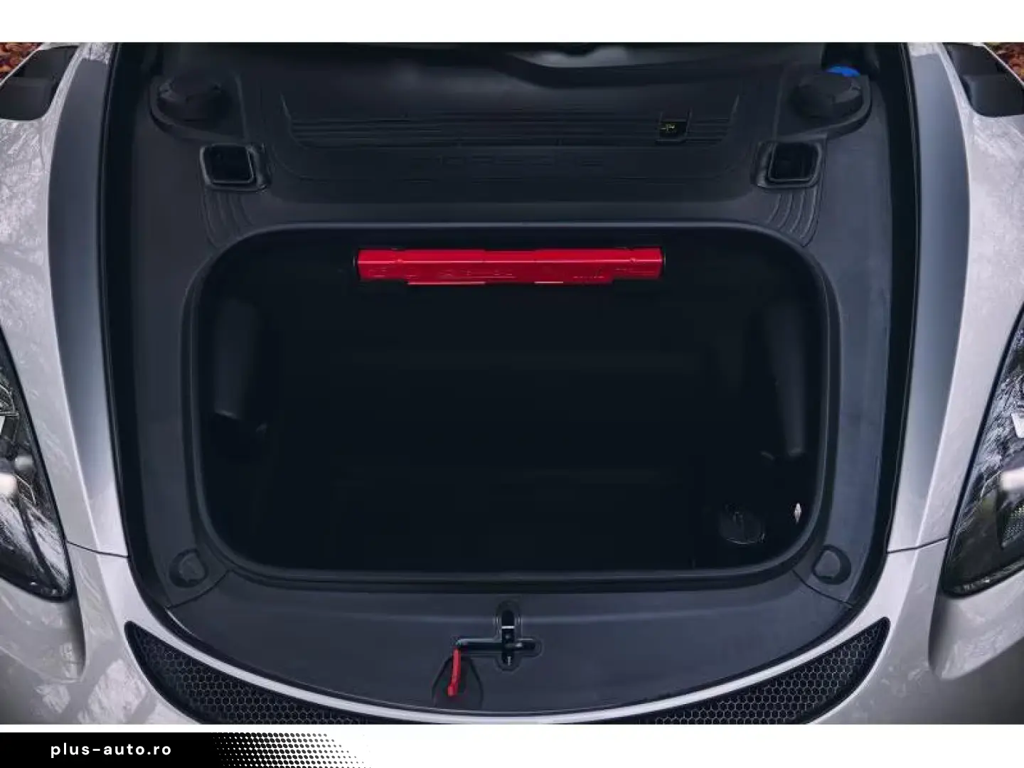 Porsche Cayman GT4 RS Weissach