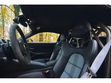 Porsche Cayman GT4 RS Weissach