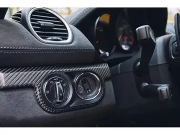 Porsche Cayman GT4 RS Weissach