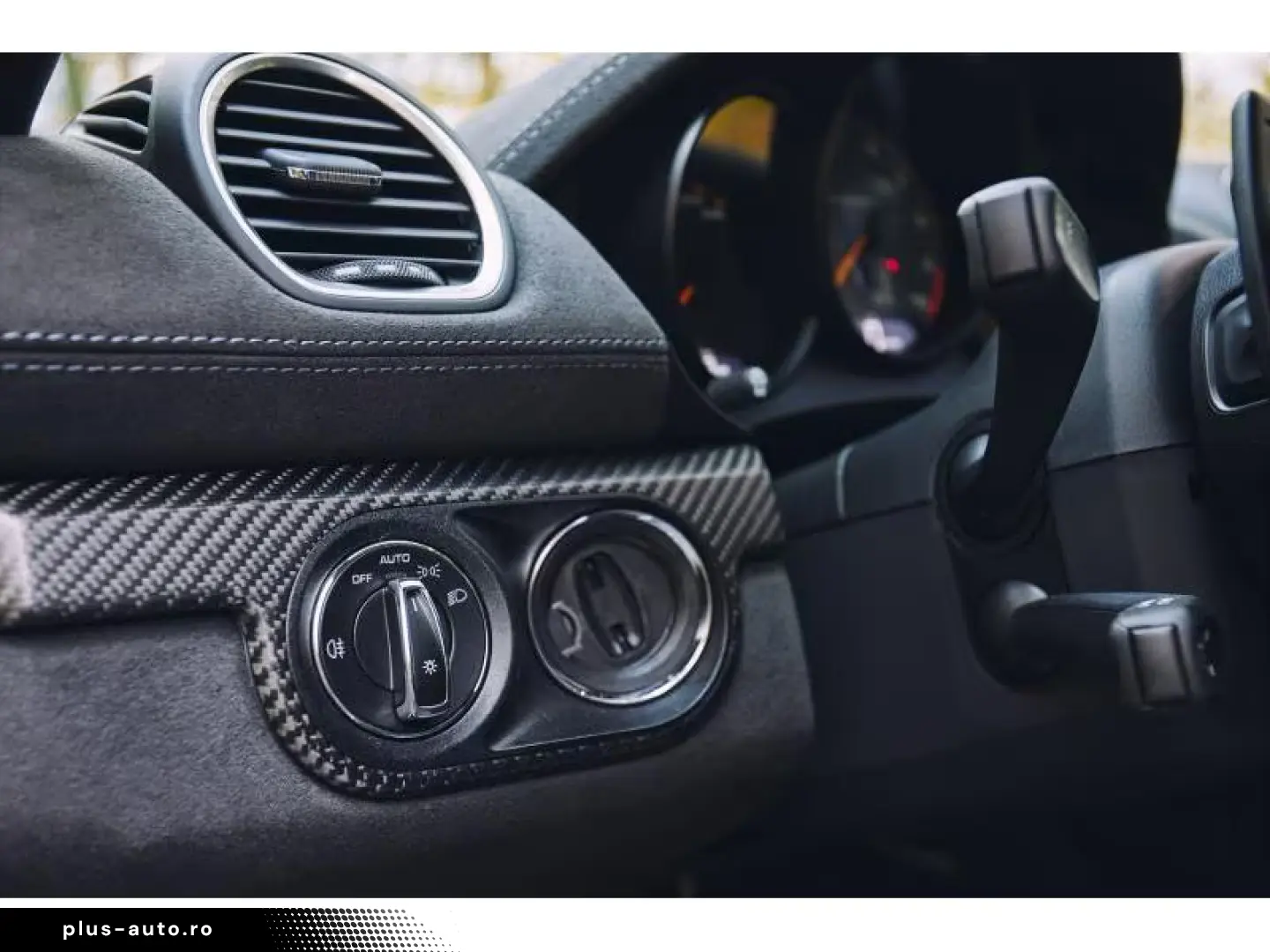 Porsche Cayman GT4 RS Weissach