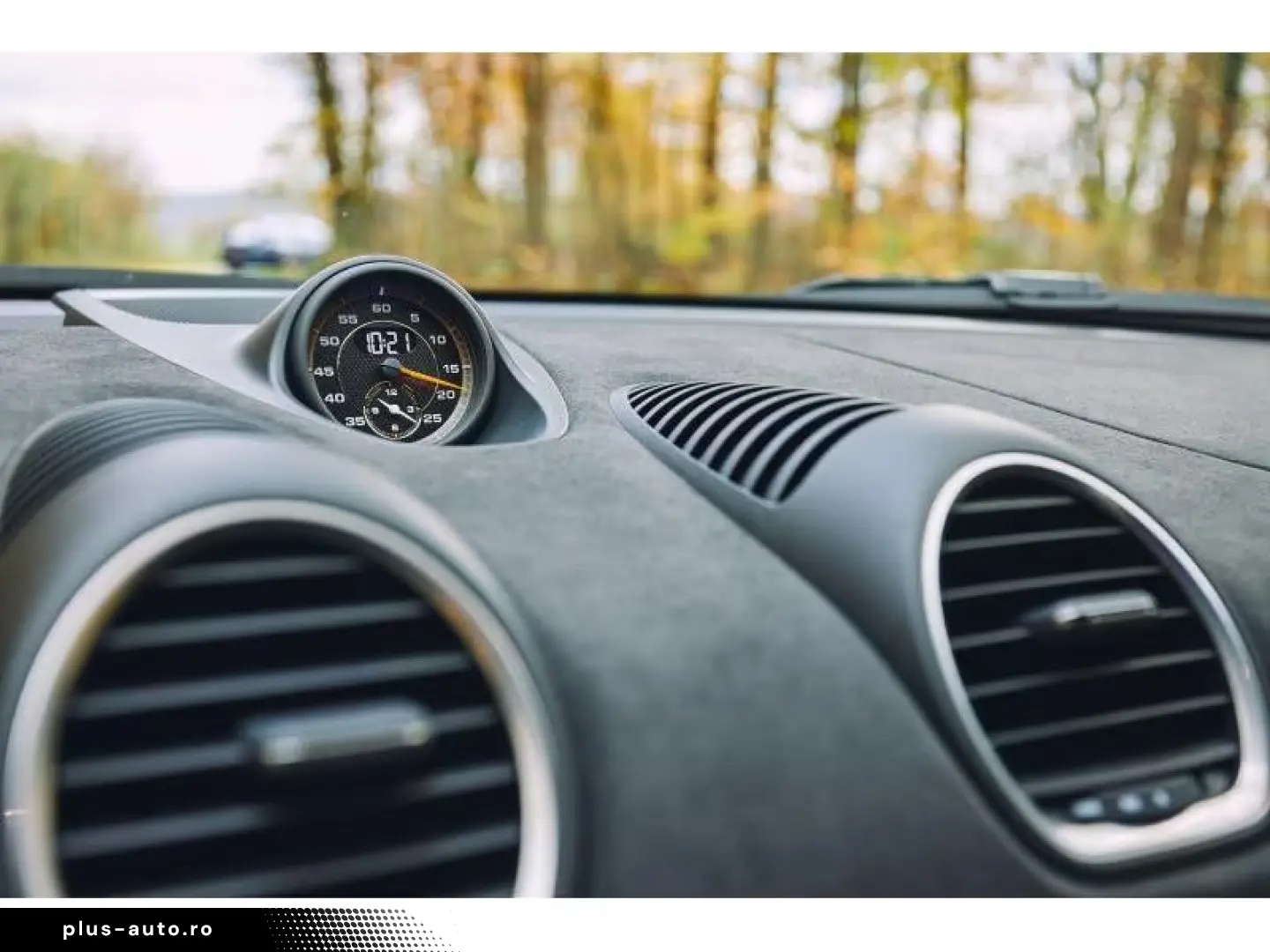 Porsche Cayman GT4 RS Weissach