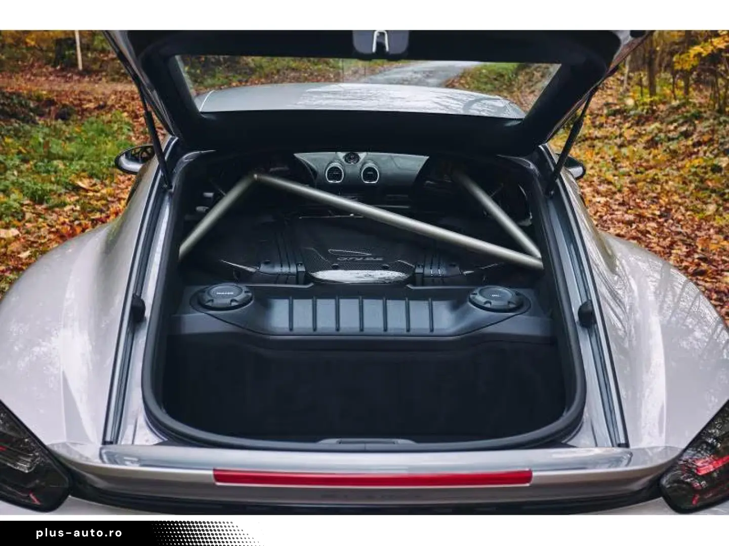 Porsche Cayman GT4 RS Weissach