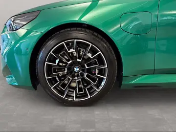 BMW M5 Touring DAProf VentilatedS 360 IcGlow B&W