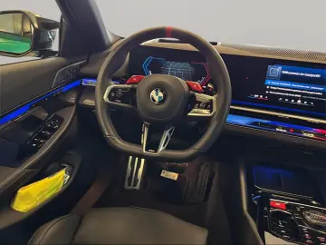 BMW M5 Touring DAProf VentilatedS 360 IcGlow B&W