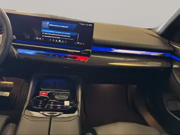 BMW M5 Touring DAProf VentilatedS 360 IcGlow B&W