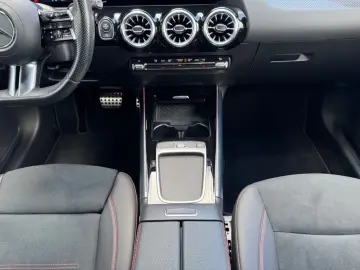 Mercedes-Benz GLA 180 AMG NIGHT