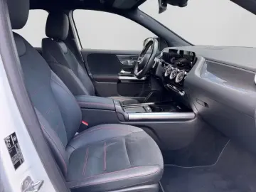 Mercedes-Benz GLA 180 AMG NIGHT