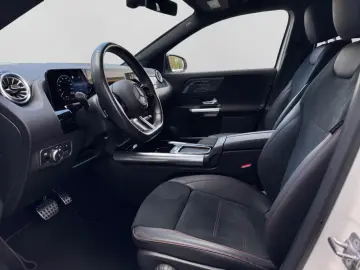 Mercedes-Benz GLA 180 AMG NIGHT