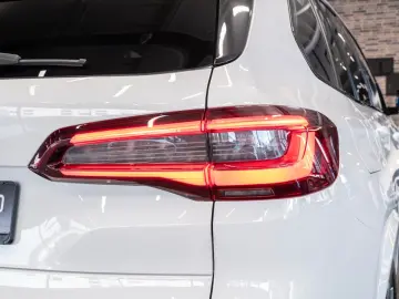 BMW X5 xDrive 30d M SPORT PANO LASER H&K HEAD 1.HAND