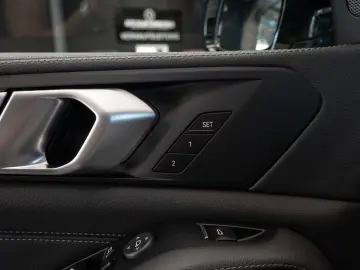 BMW X5 xDrive 30d M SPORT PANO LASER H&K HEAD 1.HAND